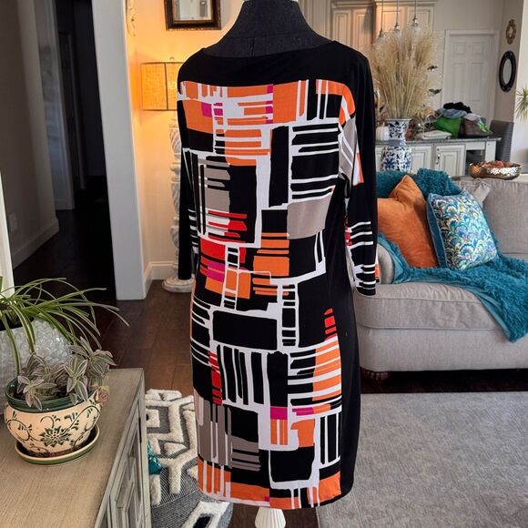 Geometric Patterned Dress size medium - Picture 5 of 6